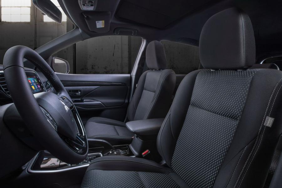 Интерьер Mitsubishi Outlander Limited Edition 2018 года  (NA) (фото 6 из 6)